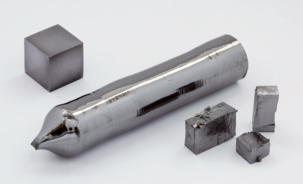 قوی‌ترین، مستحکم‌ترین و سخت ترین فلز دنیا چیست؟